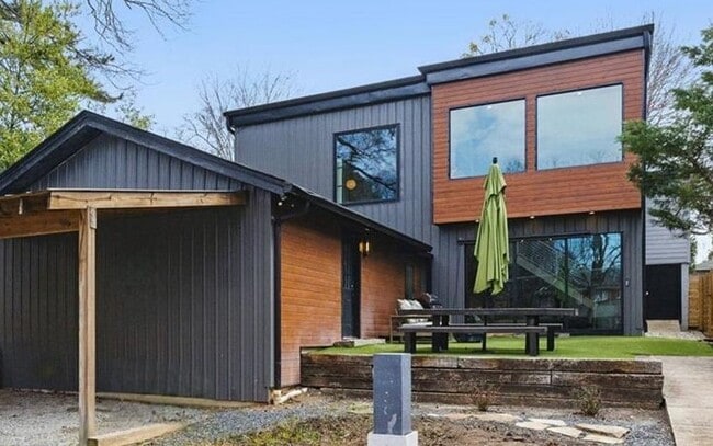 property at 1742 Ridgeway Ave NW