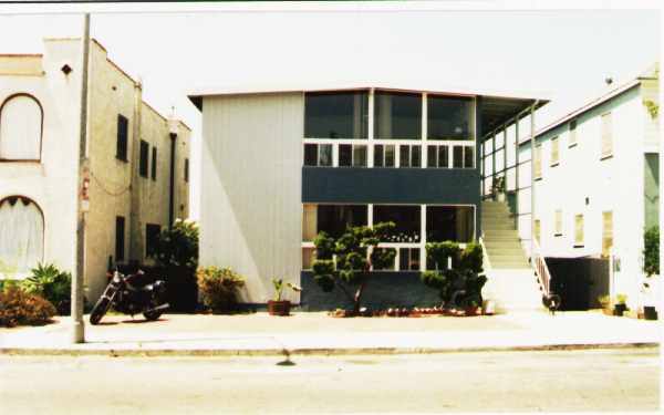 1527-1533 Monterey Blvd in Hermosa Beach, CA - Building Photo