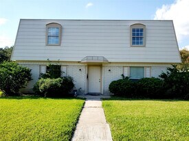 11806 Hillcroft Ave in Houston, TX - Building Photo