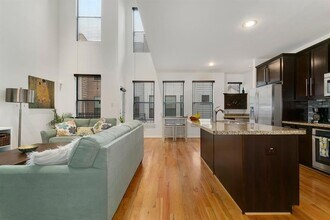 1841 Radcliffe St in Houston, TX - Foto de edificio - Building Photo