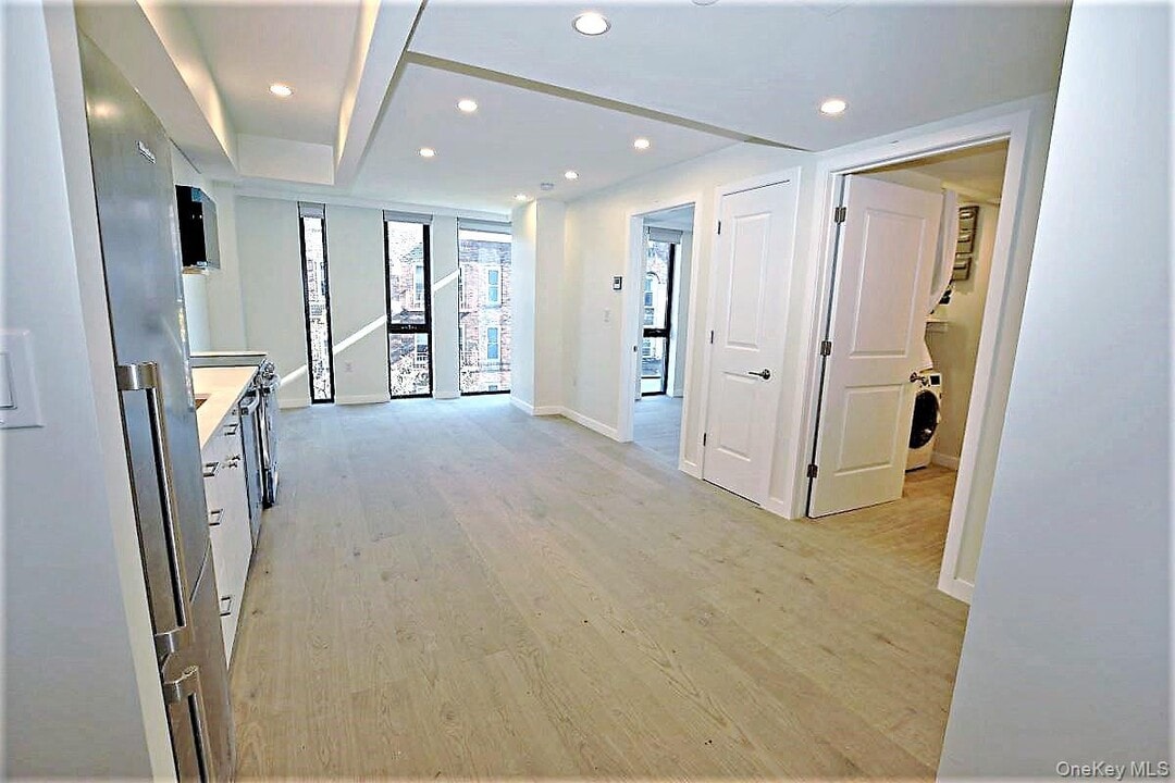 41-26 44th St in Queens, NY - Building Photo