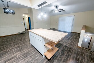 6920 Mariner Dr, Unit 204 in Mount Pleasant, WI - Building Photo - Building Photo