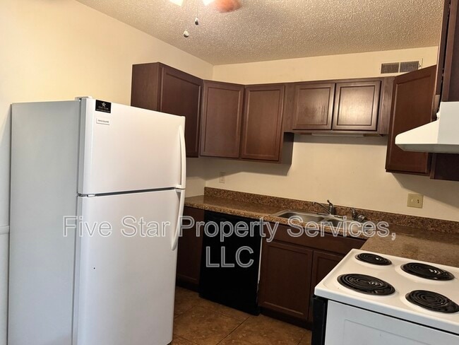 2070 W Washington St in Springfield, IL - Building Photo - Building Photo