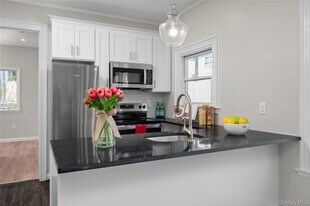 579 Broadway in Hastings On Hudson, NY - Building Photo