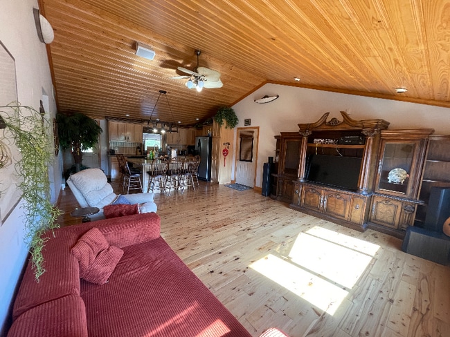 7384 S Susquehanna Trail in Port Trevorton, PA - Building Photo - Building Photo