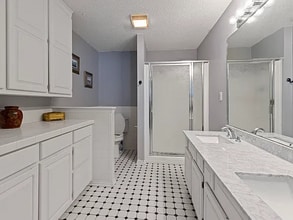 241 Anchor Rd in Grove, OK - Foto de edificio - Building Photo