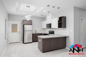 1025 N Blair Ave, Unit UNIT #3 in Edinburg, TX - Building Photo - Building Photo