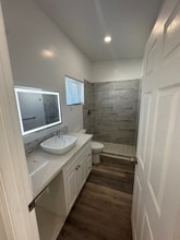 201 Eaton Way in Vista, CA - Foto de edificio - Building Photo