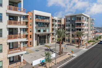 Seven Oaks in Phoenix, AZ - Foto de edificio - Building Photo