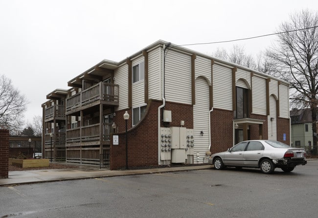 Glen Oak Apartments in Topeka, KS - Building Photo - Building Photo