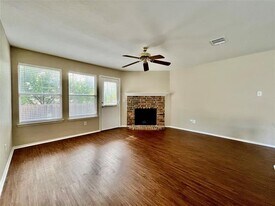 2200 Lookout Ln in Denton, TX - Building Photo