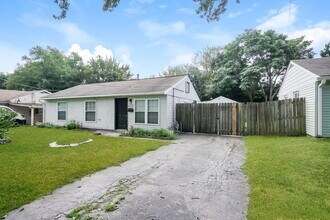 4724 Granada Dr in Louisville, KY - Building Photo - Building Photo