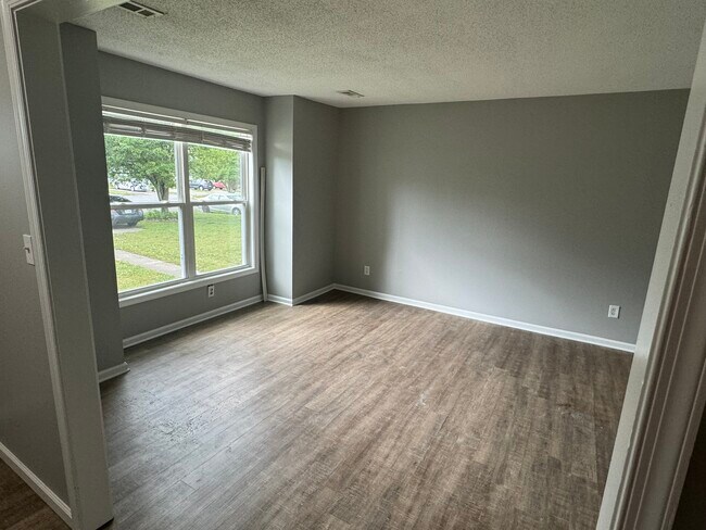 2112 Queen Annes Ct in Carrollton, VA - Building Photo - Building Photo
