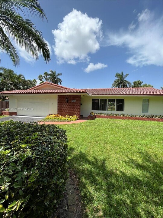 7321 SW 11th St in Plantation, FL - Foto de edificio