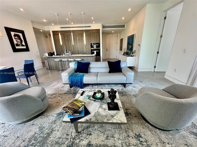 101 Sunrise Dr in Key Biscayne, FL - Building Photo - Building Photo