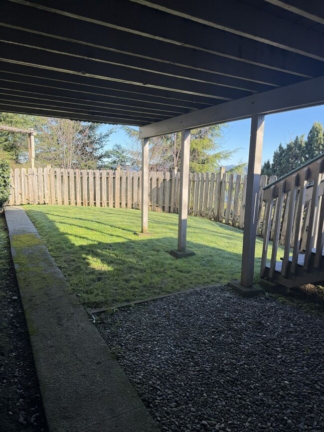 1150 N 5th St in Coos Bay, OR - Building Photo - Building Photo