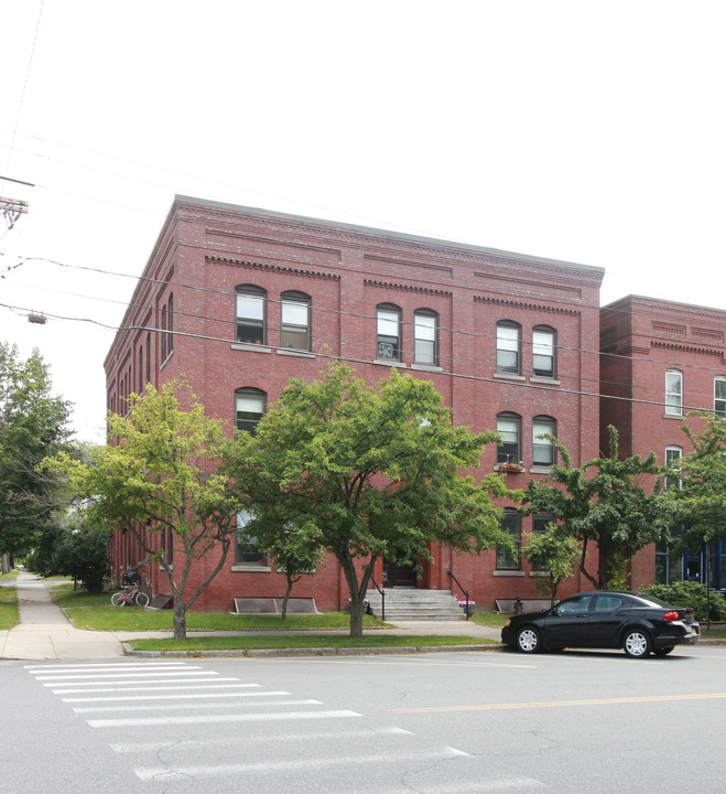 175 Avenue A in Turners Falls, MA - Building Photo