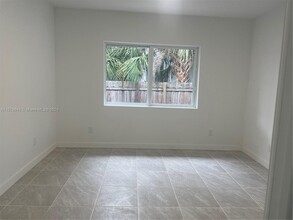 7800 NE 10th Ct in Miami, FL - Building Photo - Building Photo