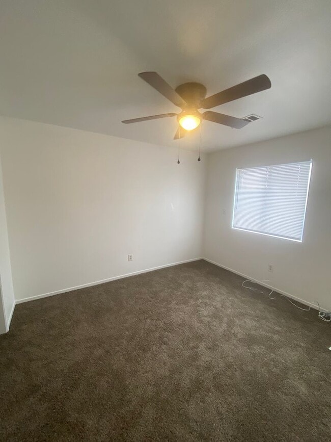 1125 W 7th St in Hanford, CA - Building Photo - Building Photo