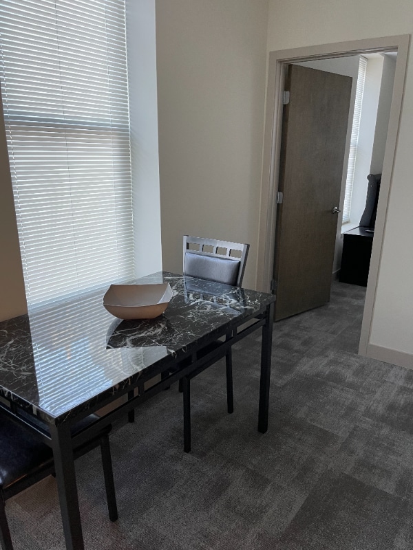 1417 W9th St in Cleveland, OH - Foto de edificio - Building Photo