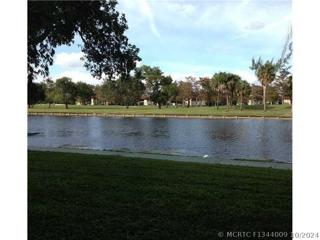 property at 3750 Inverrary Dr