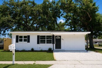 821 14th Ave NW in Largo, FL - Building Photo - Building Photo