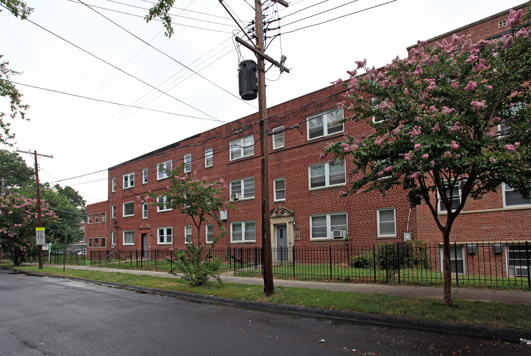 1818 Q St SE in Washington, DC - Building Photo