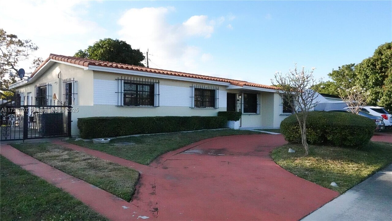 3420 SW 104th Ave in Miami, FL - Foto de edificio