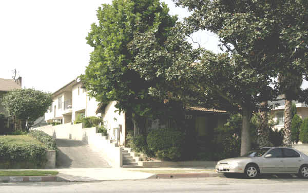 737 N Almansor St in Alhambra, CA - Building Photo