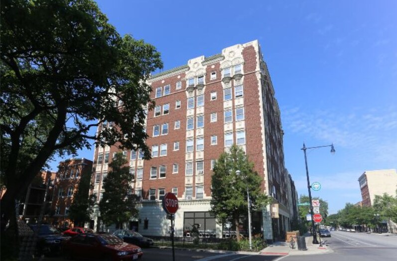 6928 N Greenview Ave, Unit 6930-305 in Chicago, IL - Building Photo