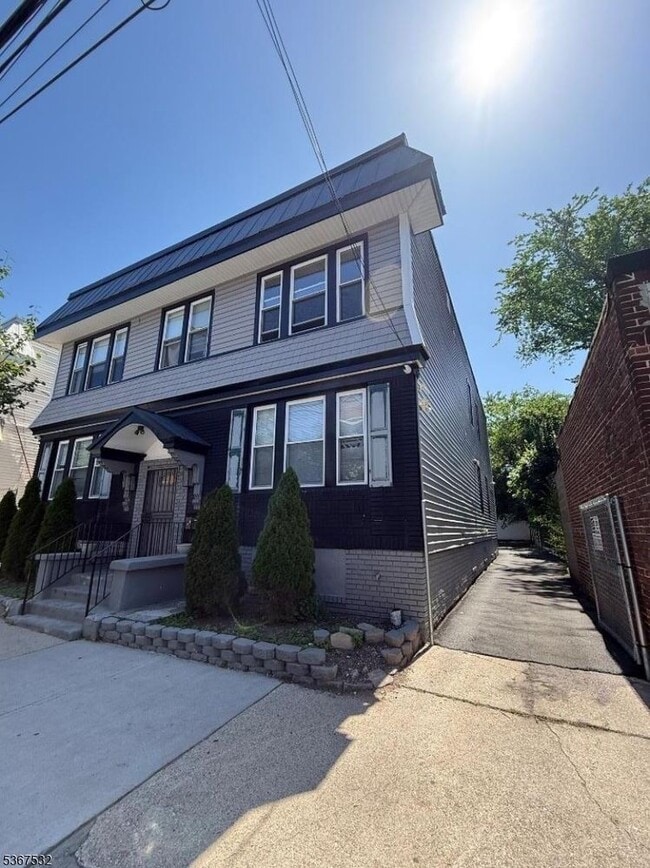 property at 754 S 11th St