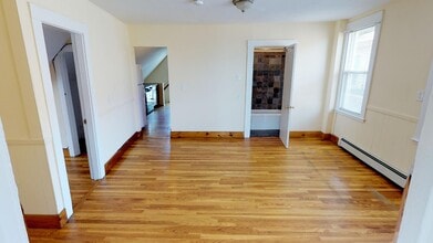 237 Belmont St, Unit 3 in Brockton, MA - Building Photo - Building Photo