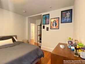 106 Harvard St, Unit 2 in Brookline, MA - Building Photo - Building Photo