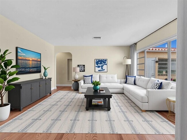 2443 N Meridian Ave in Miami Beach, FL - Foto de edificio - Building Photo