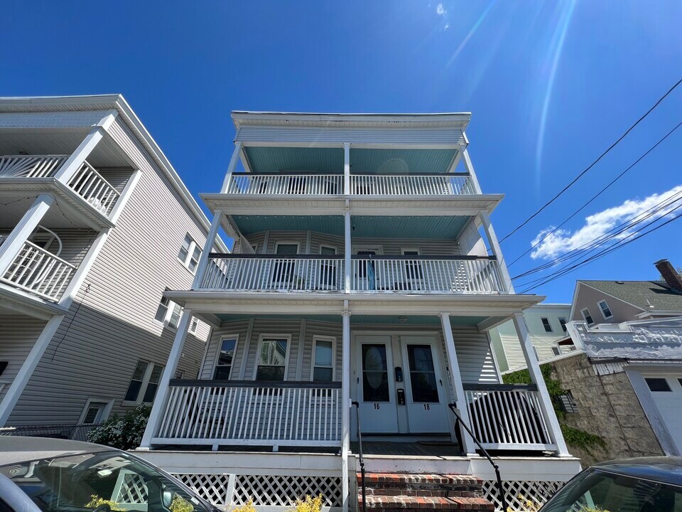 16 Silvey Pl, Unit 2 in Somerville, MA - Building Photo
