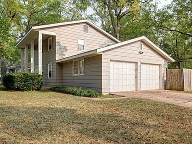 916 W Valley Ct in Springfield, MO - Building Photo - Building Photo