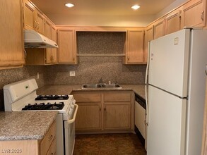 5615 Lago Ct in Las Vegas, NV - Building Photo - Building Photo