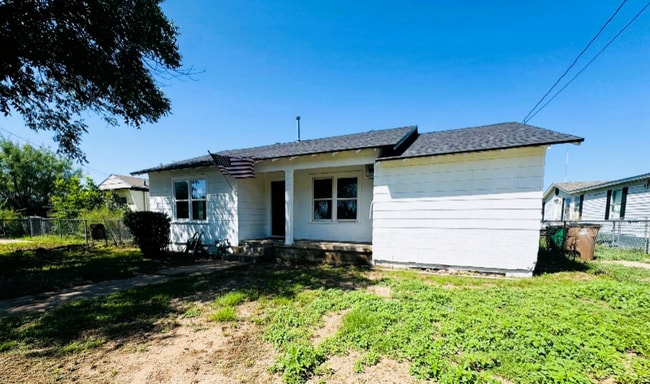 property at 2417 Oaklawn Blvd