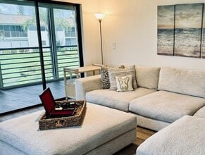 755 Saturn St, Unit E201 in Jupiter, FL - Building Photo - Building Photo
