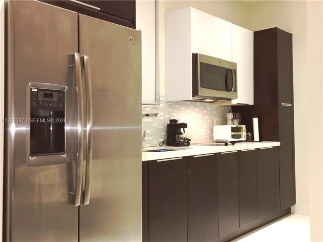 6416 NW 104th Path in Medley, FL - Building Photo - Building Photo