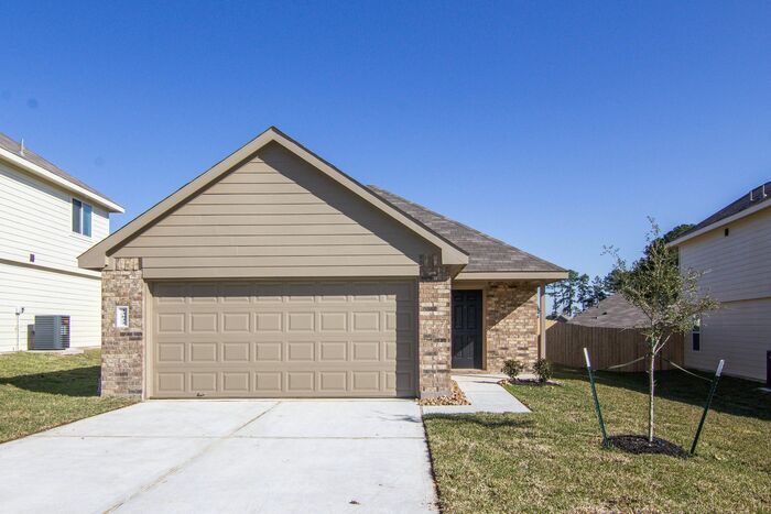 13832 Winding Path Ln in Willis, TX - Building Photo