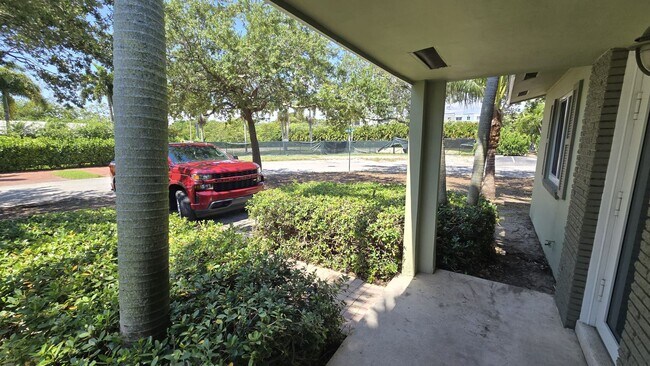 1401-1405 NE 21st St in Wilton Manors, FL - Building Photo - Building Photo