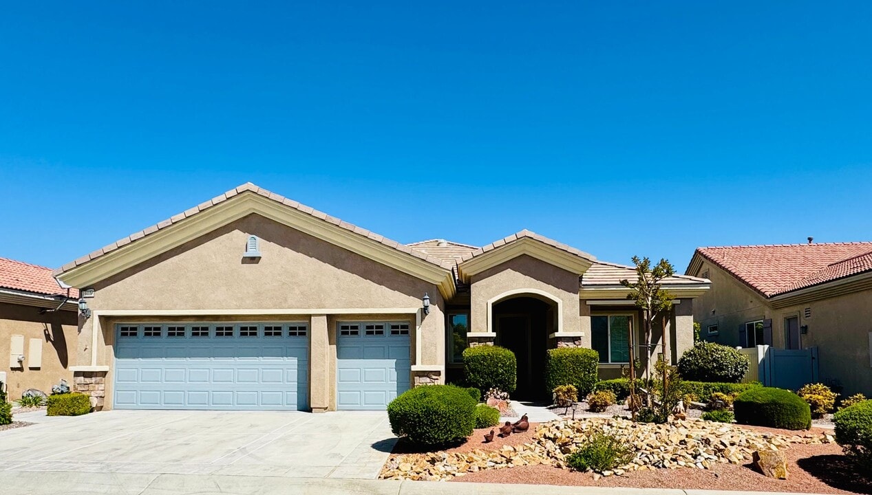 19436 Royal Oaks Rd in Apple Valley, CA - Building Photo