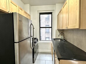 405 W 45th St in New York, NY - Building Photo - Building Photo