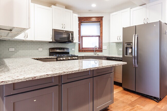 1019 W Oakdale Ave, Unit 1