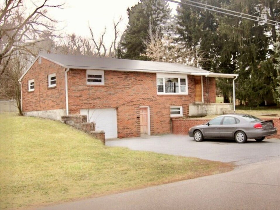 127 Clemens Ln-Unit -127 in Bellefonte, PA - Building Photo
