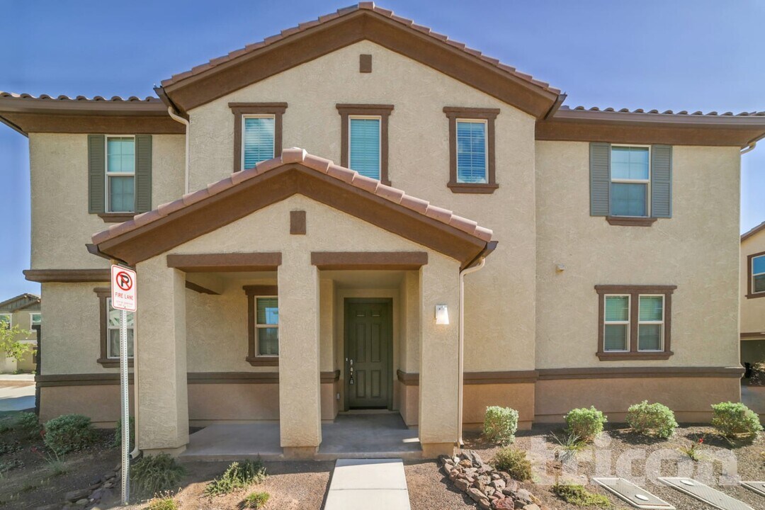 16221 W La Ventilla Way in Goodyear, AZ - Foto de edificio