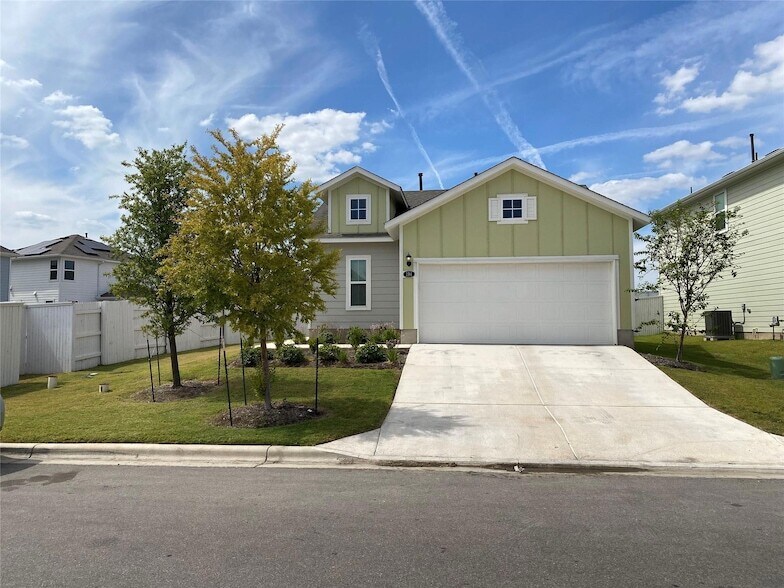 194 Heritage Ml Trl in Elgin, TX - Building Photo