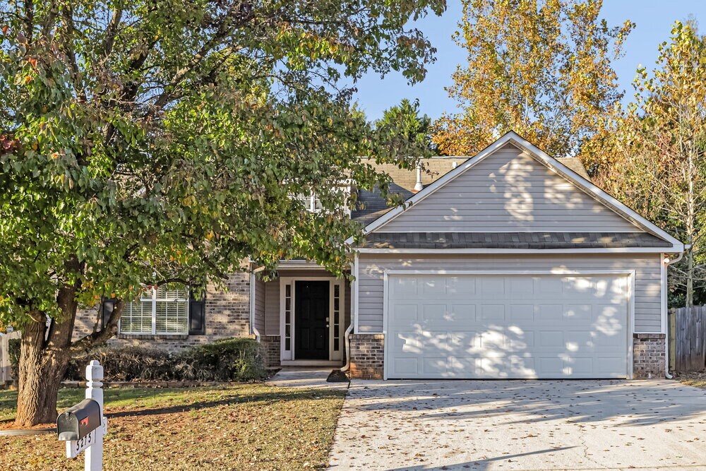 5275 Yellow Pine Dr in Mcdonough, GA - Building Photo