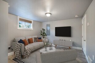 Chic Alberta apartment near Portland Farme in Portland, OR - Building Photo